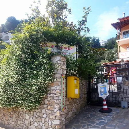 Tzaneria Skiathos Lägenhet *