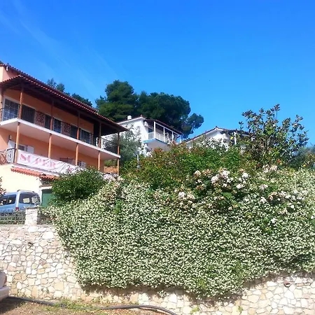 Tzaneria Skiathos Lägenhet *